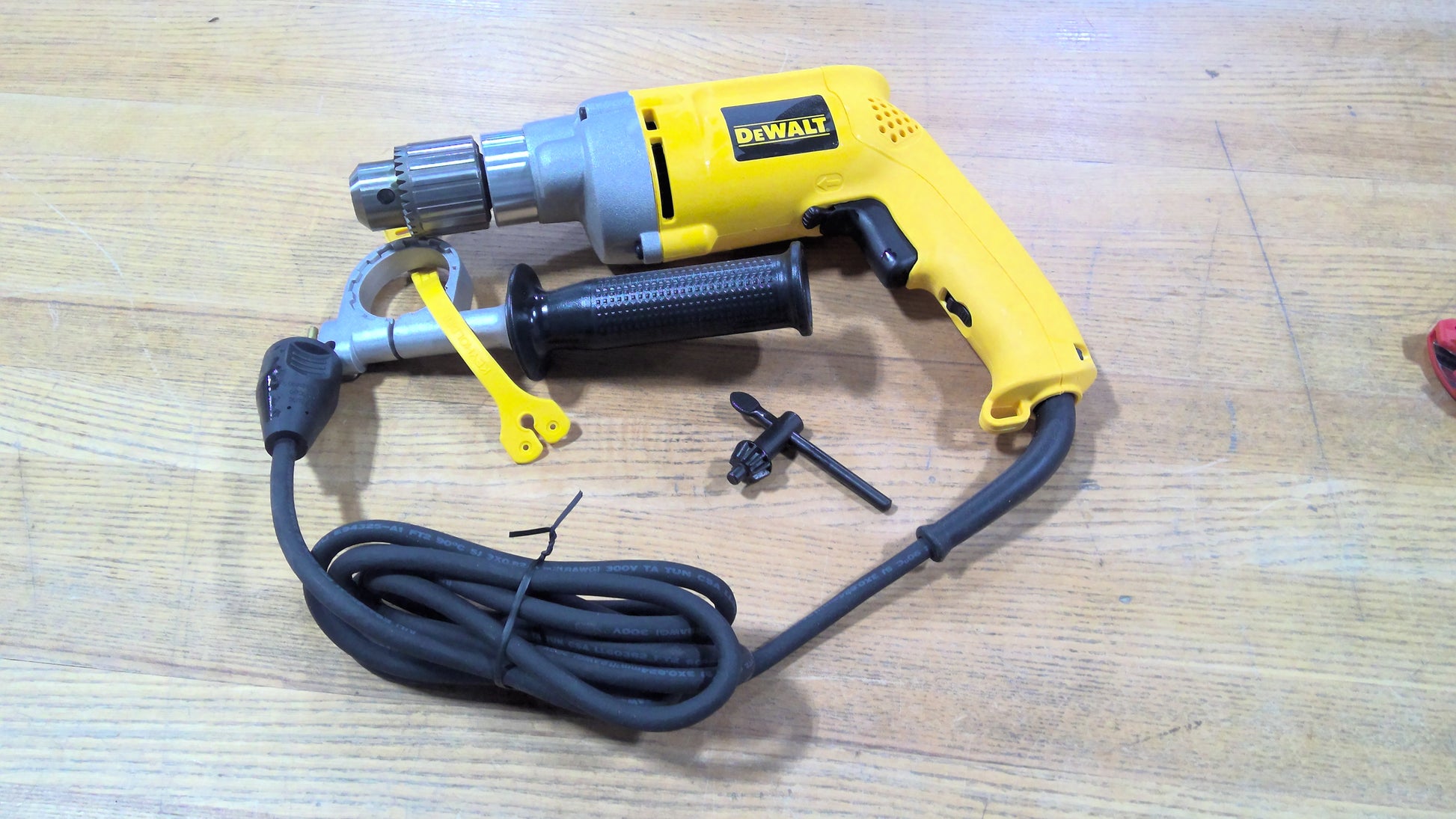 DEWALT - PD20DW235G - CORDED REVERSING DRILL 1/2" KEYED