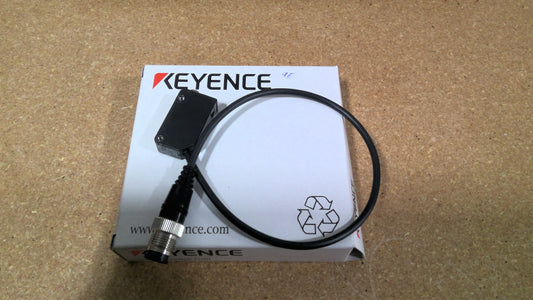 KEYENCE - PZ-V33P - Square Reflective M12 Connector Type, PNP